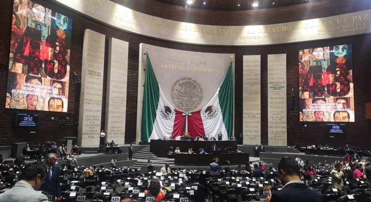 Diputados conmemoran desaparición de normalistas de Ayotzinapa; realizan conteo del 1 al 43