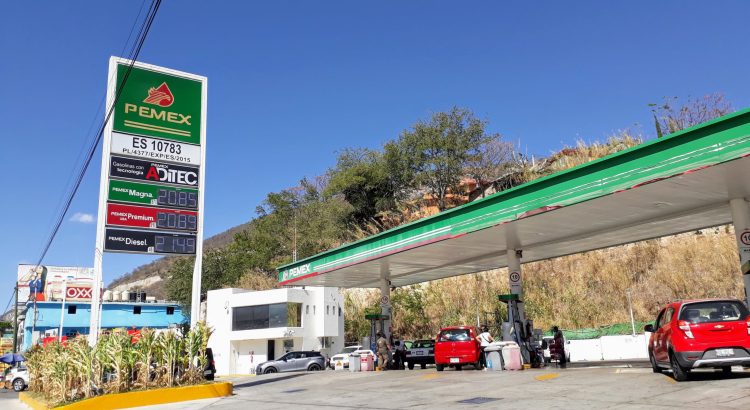 Sube el precio de combustibles en Acapulco; 85 centavos por litro