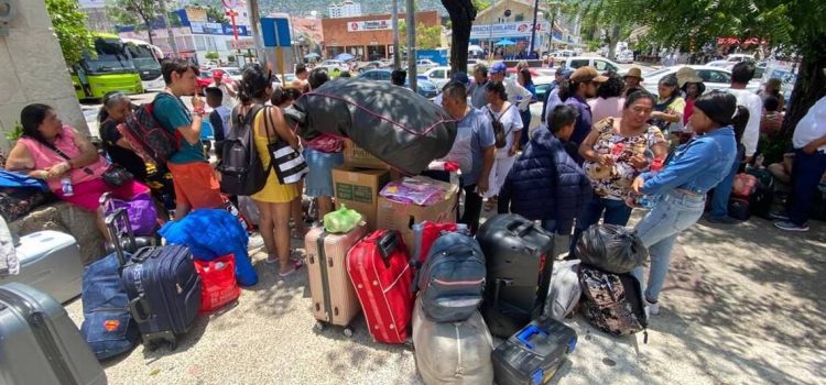 Turistas buscan salir de Acapulco