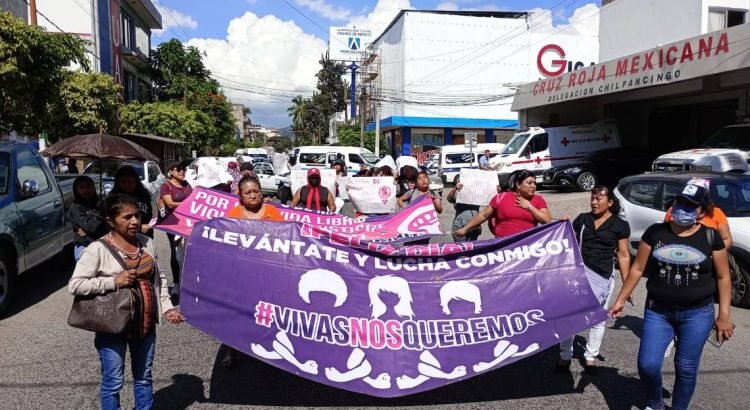 Trabajadoras del ayuntamiento de Chilpancingo protestan Trabajadoras del ayuntamiento de Chilpancingo protestan