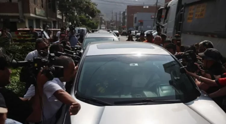 Salió Fujimori de prisión Salió Fujimori de prisión