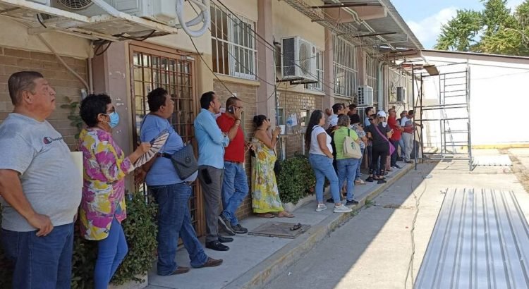 Continúa el paro de labores Continúa el paro de labores