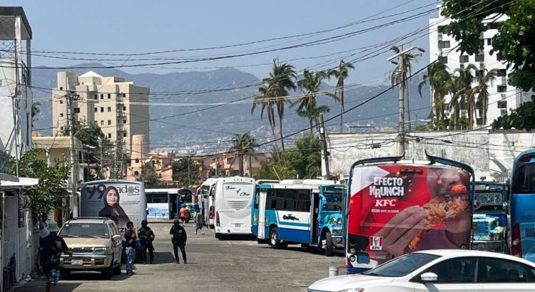 Transportistas bloquean las calles