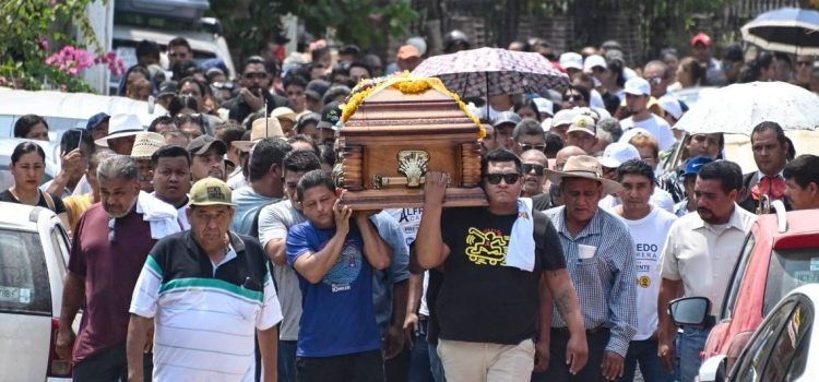 Sepultan al candidato asesinado José Alfredo Cabrera Sepultan al candidato asesinado José Alfredo Cabrera