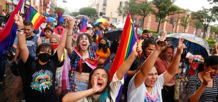 Realizan marcha del orgullo LGBTQ+ en Chilpancingo