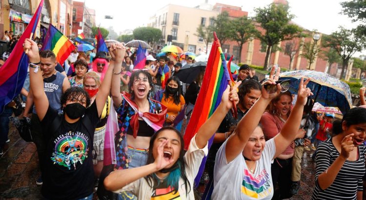 Realizan marcha del orgullo LGBTQ+ en Chilpancingo