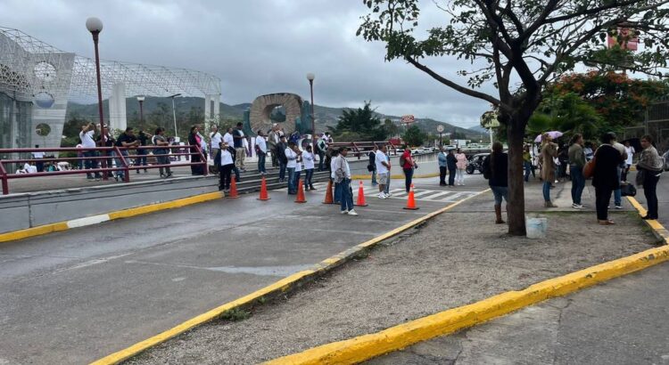 Integrantes del SNTE se manifiestan en Chilpancingo