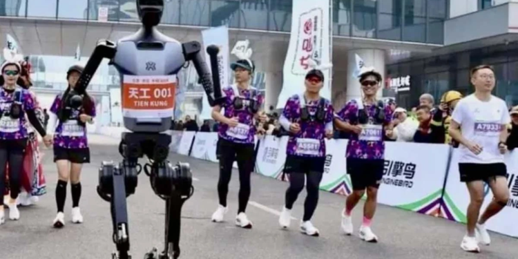 Robots bípedos correrán junto a humanos en media maratón en Beijing Robots bípedos correrán junto a humanos en media maratón en Beijing