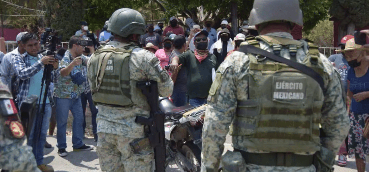 Niegan supuesta retención de militares