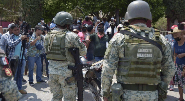 Niegan supuesta retención de militares