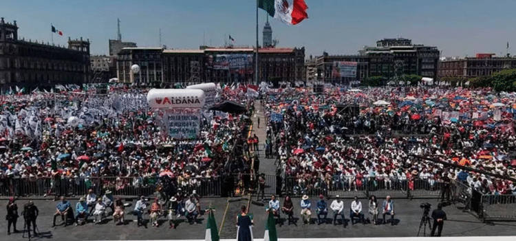Más de 350 mil personas presentes en la asamblea informativa de Sheinbaum en el Zócalo Más de 350 mil personas presentes en la asamblea informativa de Sheinbaum en el Zócalo