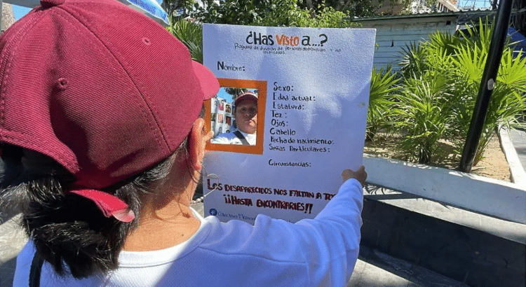 Muestran exposición fotográfica de personas desaparecidas en Acapulco