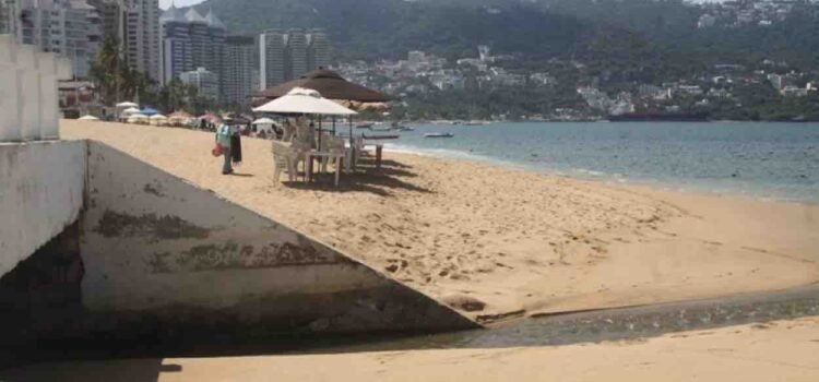Cofepris realiza análisis a playas; Icacos una vez más no apta