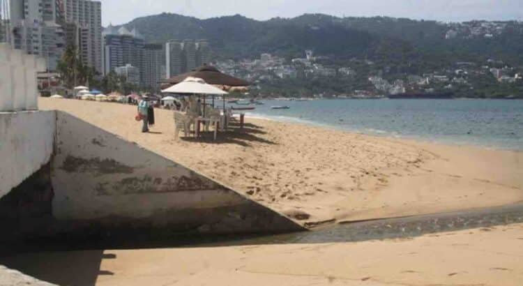 Cofepris realiza análisis a playas; Icacos una vez más no apta