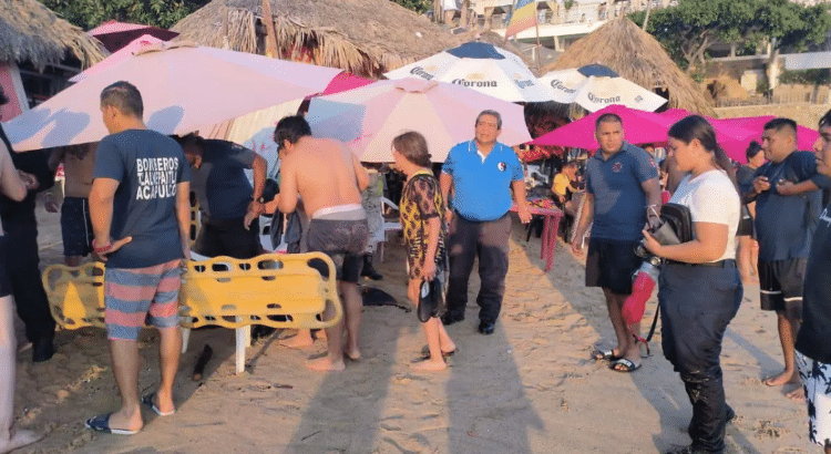 Rescatan a turistas en playa Condesa Rescatan a turistas en playa Condesa