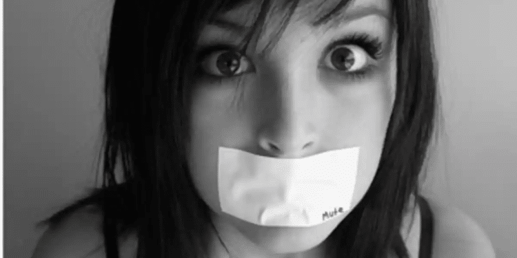 Fingió ser muda durante 16 años para cobrar una pensión Fingió ser muda durante 16 años para cobrar una pensión