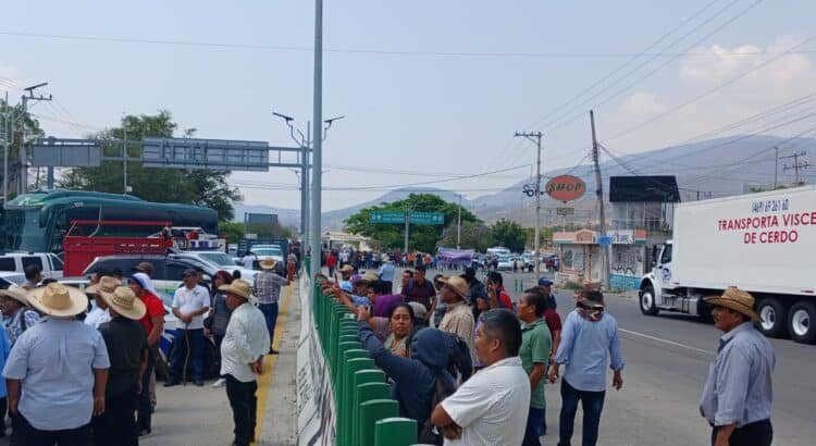 Después de 8 horas, liberan la Autopista del Sol