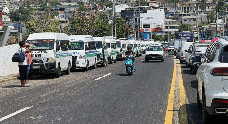 Por demandar mayor seguridad, suspenden servicio de urvans Por demandar mayor seguridad, suspenden servicio de urvans