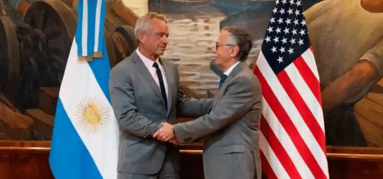 Confirma Argentina su salida de la OMS