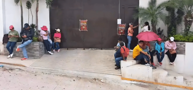 Retoman las protestas CETEG y se apoderan de las oficinas de la SEG