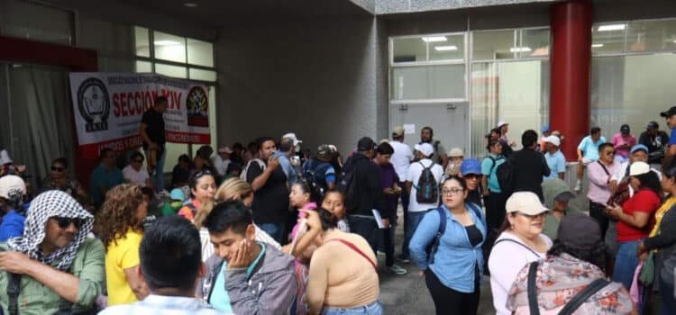 CETEG irrumpe violentamente el festejo del SNTE CETEG irrumpe violentamente el festejo del SNTE
