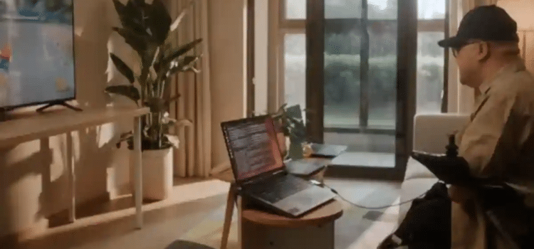 Paciente con implante cerebral controla Mario Kart con la mente