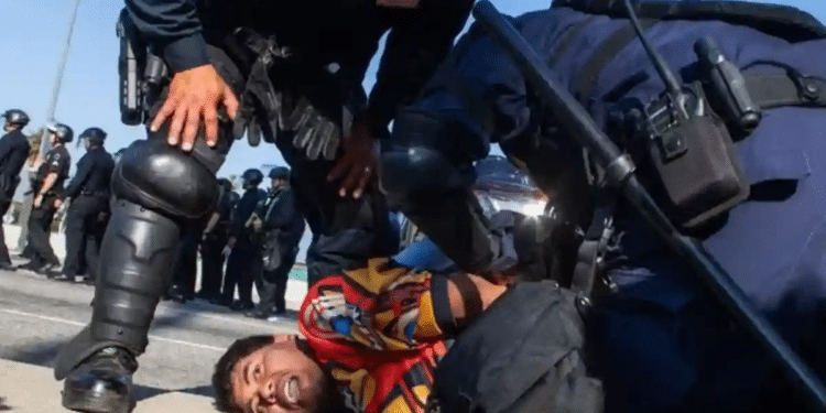 Inicia toque de queda en Los Ángeles Inicia toque de queda en Los Ángeles