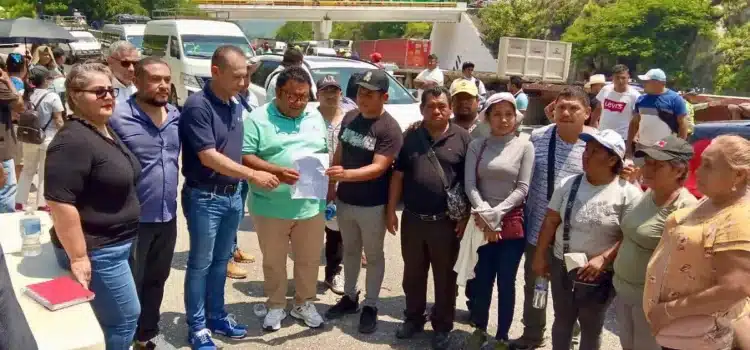 Liberan la Autopista del Sol y carretera federal tras casi seis horas de bloqueo Liberan la Autopista del Sol y carretera federal tras casi seis horas de bloqueo