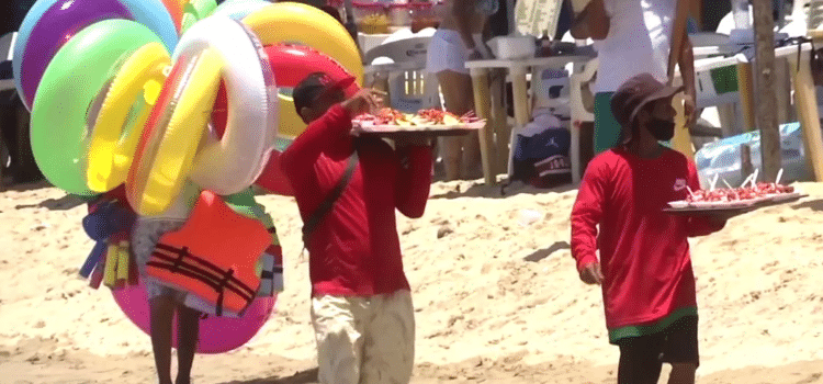 Listos para temporada de vacaciones de verano: comerciantes informales Listos para temporada de vacaciones de verano: comerciantes informales