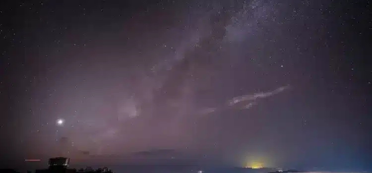 Astrónomos rastrean objeto interestelar que podría acercarse a la Tierra Astrónomos rastrean objeto interestelar que podría acercarse a la Tierra