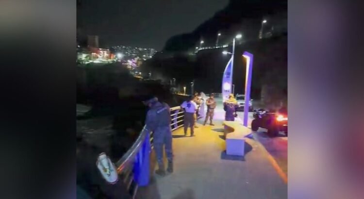 Buscan a hombre desaparecido tras lanzarse de los acantilados en La Quebrada Buscan a hombre desaparecido tras lanzarse de los acantilados en La Quebrada