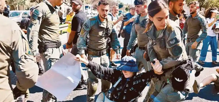 Miles de israelíes bloquean las calles como protesta