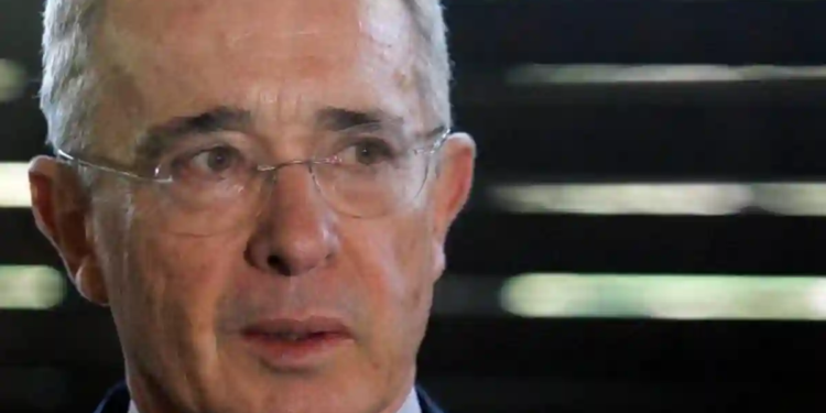 Dan 12 años de prisión a expresidente colombiano Dan 12 años de prisión a expresidente colombiano