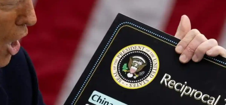 Entran en vigor aranceles de Trump en decenas de países