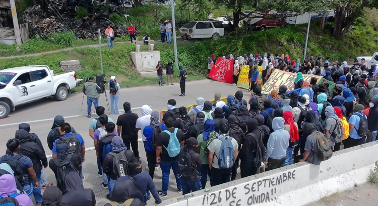 Cuarto día de protestas en Guerrero por el caso Ayotzinapa Cuarto día de protestas en Guerrero por el caso Ayotzinapa