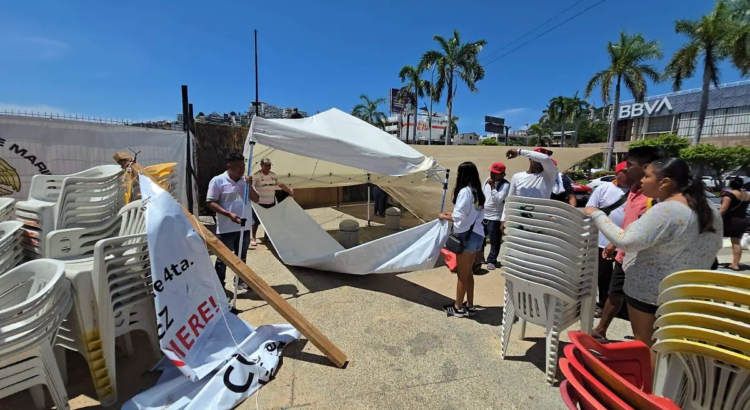 Prestadores turísticos de Acapulco levantan plantón Prestadores turísticos de Acapulco levantan plantón