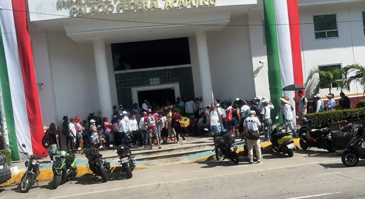 Prestadores turísticos toman el Palacio Federal en Acapulco por rechazo al Marinabús Prestadores turísticos toman el Palacio Federal en Acapulco por rechazo al Marinabús
