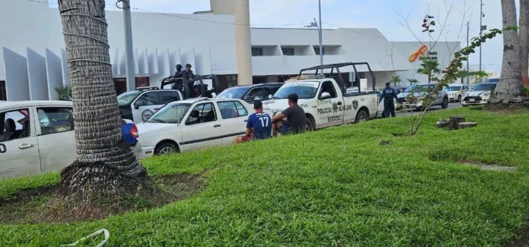 Asegura el ejército vehículos robados y armamento en Guerrero