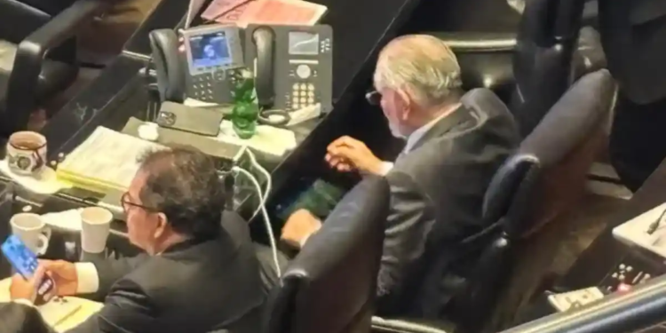 Prefiere Adán Augusto ver la Champions League que atender la sesión del senado Prefiere Adán Augusto ver la Champions League que atender la sesión del senado