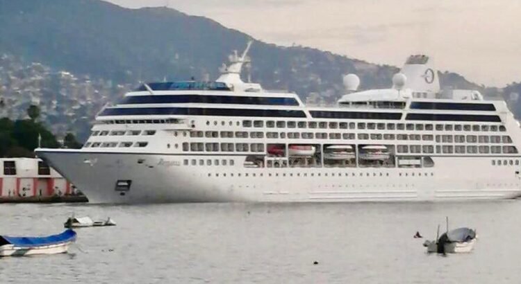 Llega a Acapulco el crucero MS Regatta; el cuarto de la temporada