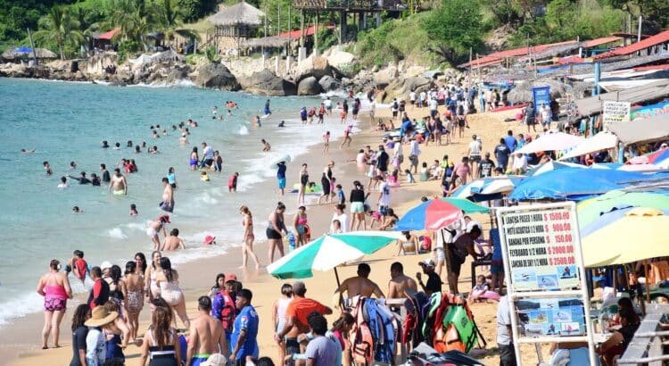 Fin de semana largo deja derrama económica de 819 millones de pesos en Guerrero