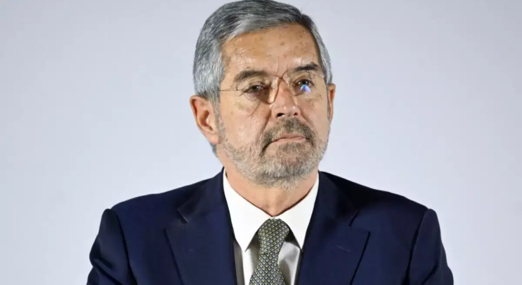 Solicita licencia el Secretario de Relaciones Exteriores