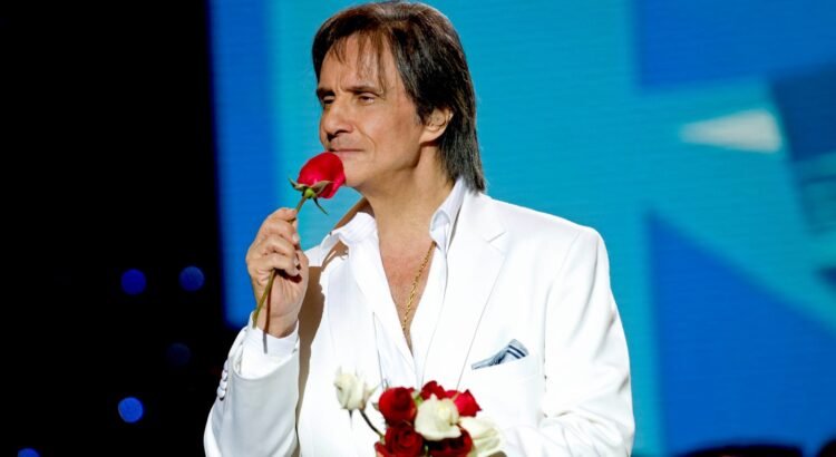 Roberto Carlos sufre accidente durante grabación de especial navideño Roberto Carlos sufre accidente durante grabación de especial navideño