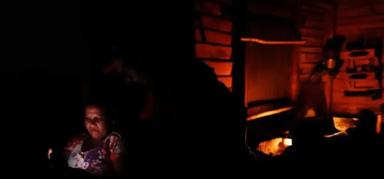 Apagón masivo deja sin luz a La Habana Apagón masivo deja sin luz a La Habana