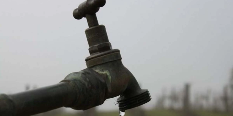 Prohíbe la Nueva Ley General de Aguas cortes totales por falta de pago