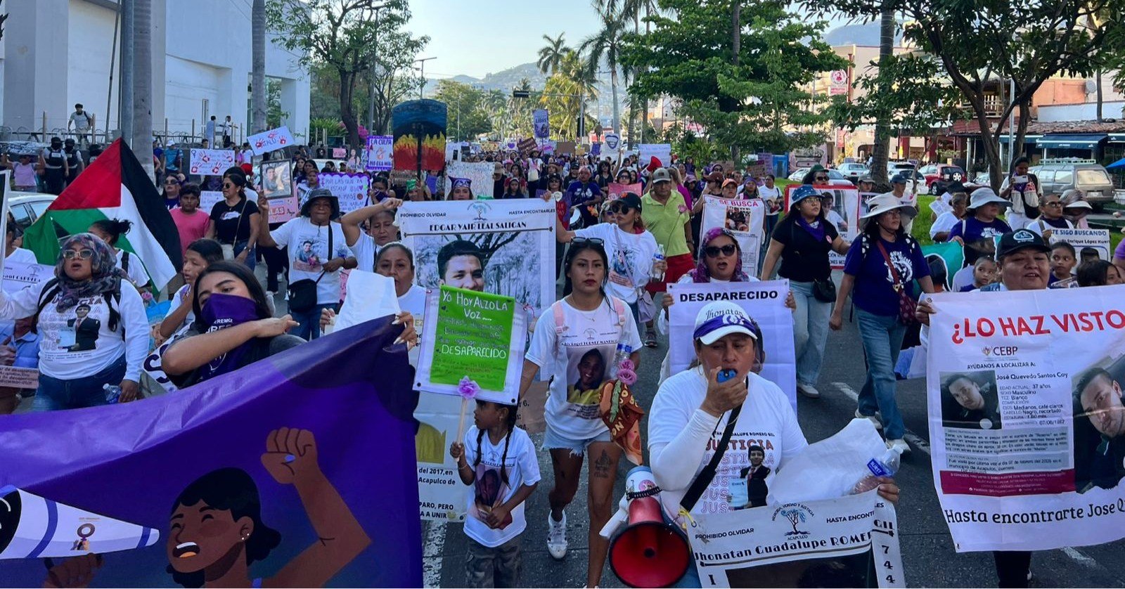 Alrededor de mil mujeres marchan contra la violencia de género
