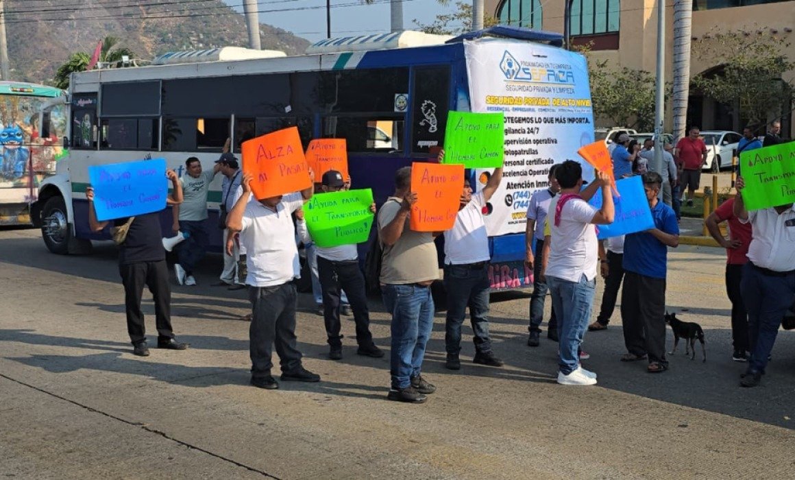 Demandan aumento de tarifa los transportistas de Acapulco