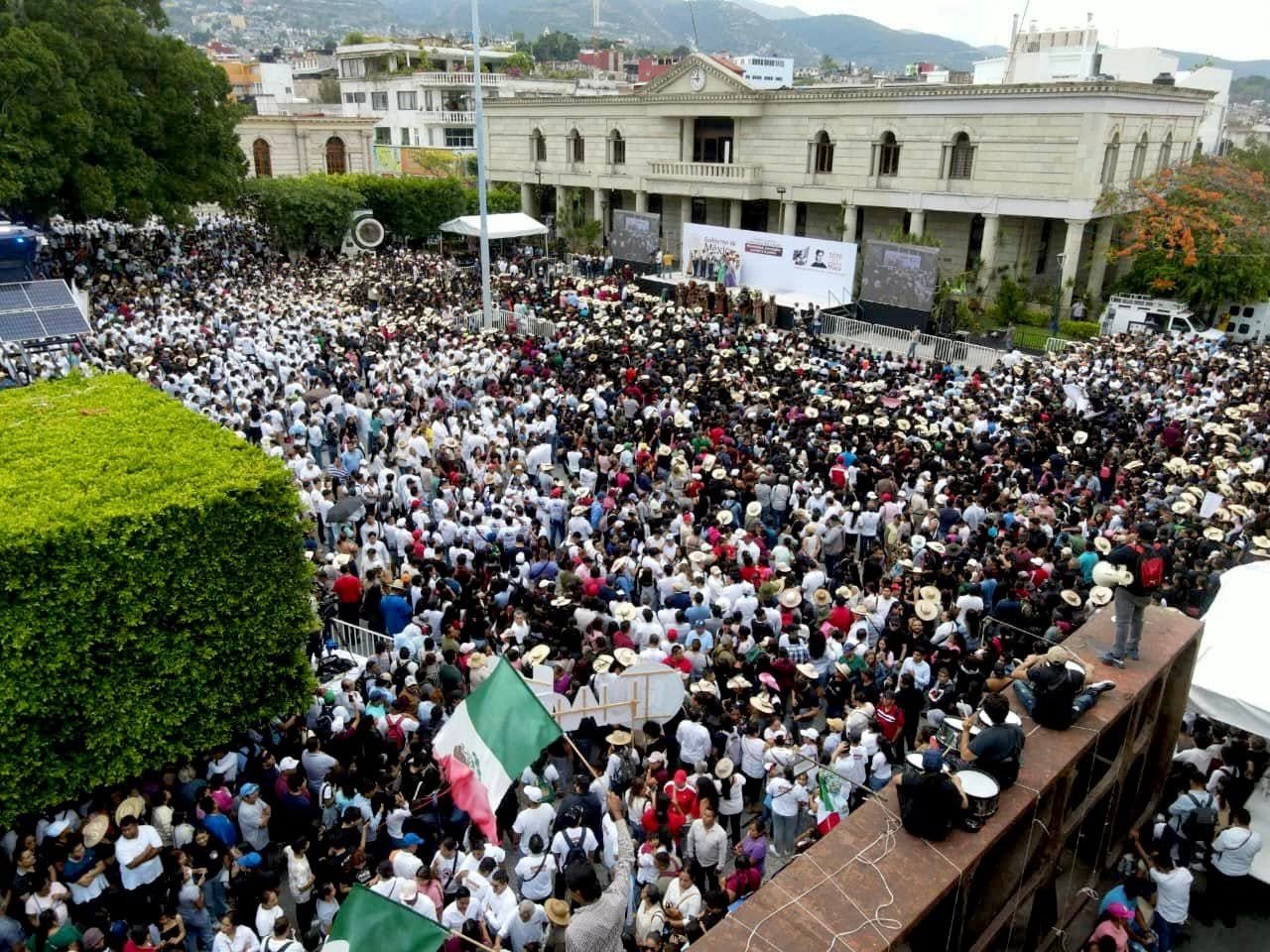 Más de 10 mil personas abarrotan el Zócalo de Chilpancingo para seguir informe de Sheinbaum